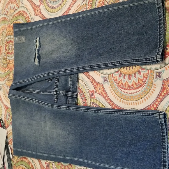 NWT GAP DIstressed Mid Rise Boyfriend Jeans - Picture 5 of 9